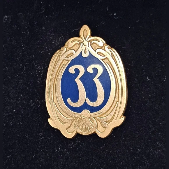 Disney Gold and Blue Club 33 Pin - Picture 3 of 7